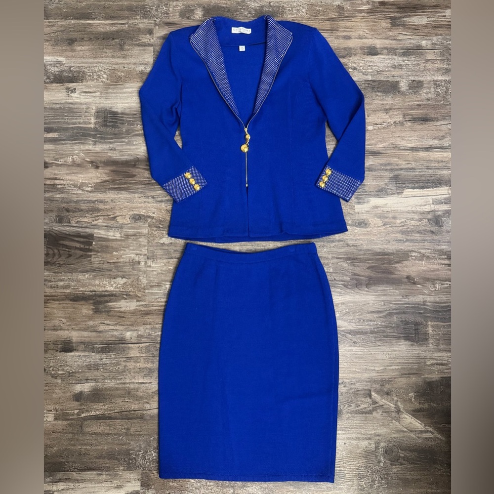 St. John Women’s Blue Knit Skirt Suit Embellished Jacket With Gold Accents Sz 12 - Picture 2 of 12